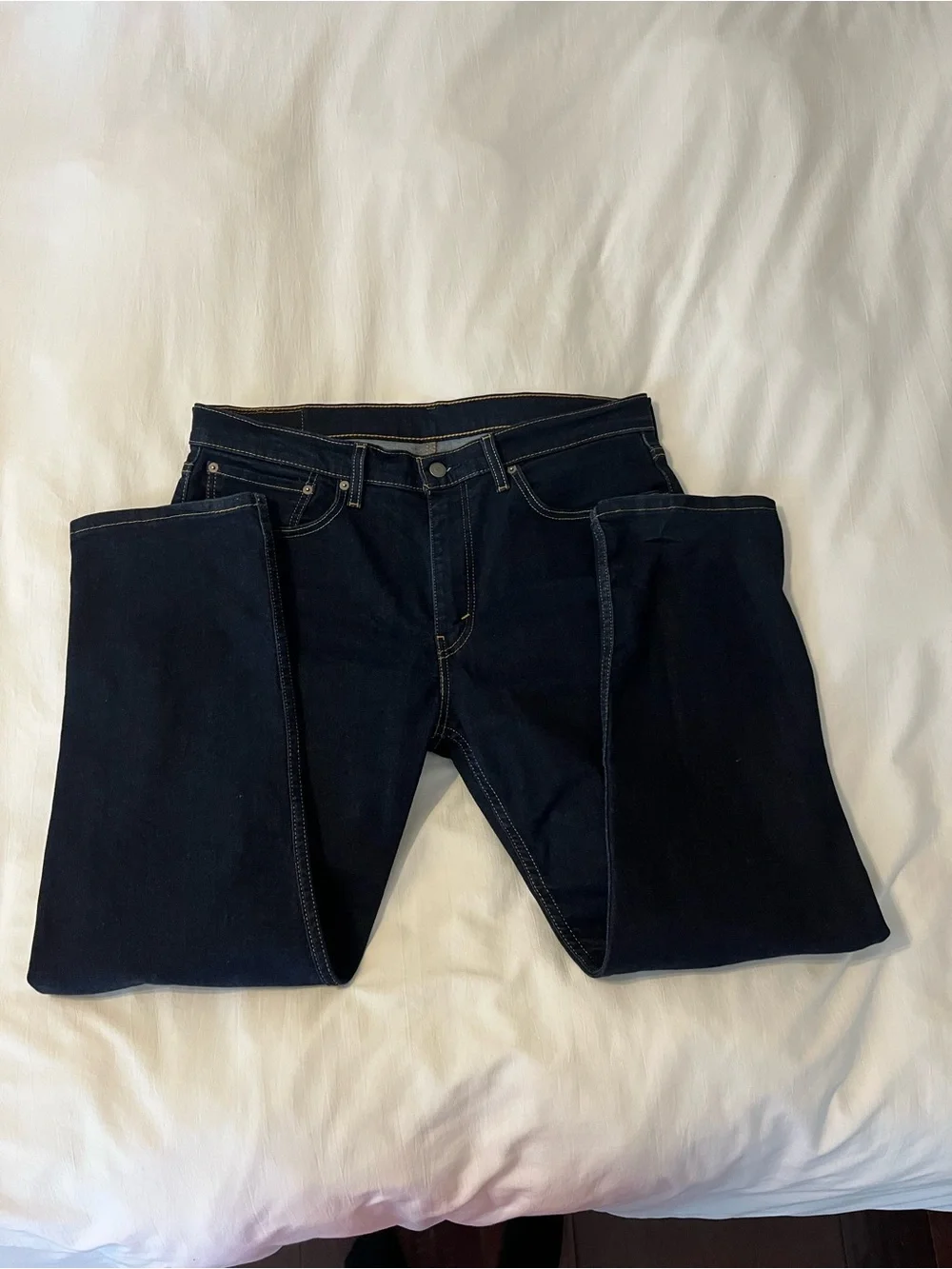 Levi's Men's Jeans in Dark Indigo with Tan Patch